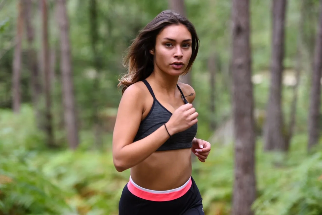 Trening przed czy po śniadaniu: co wybrać dla lepszych efektów?