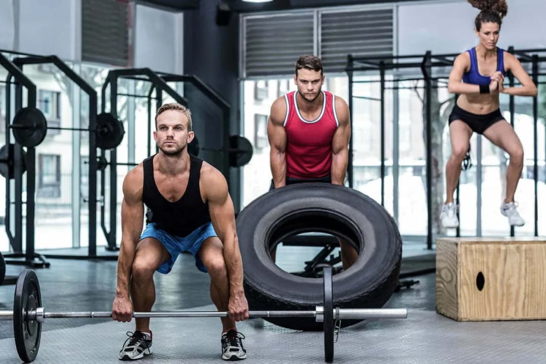 Crossfit czy siłownia – co wybrać dla najlepszych efektów treningowych?