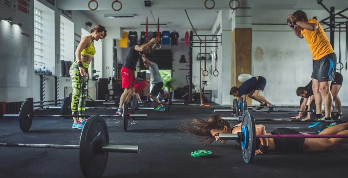 Jak często trenować crossfit, by uniknąć przetrenowania i kontuzji?