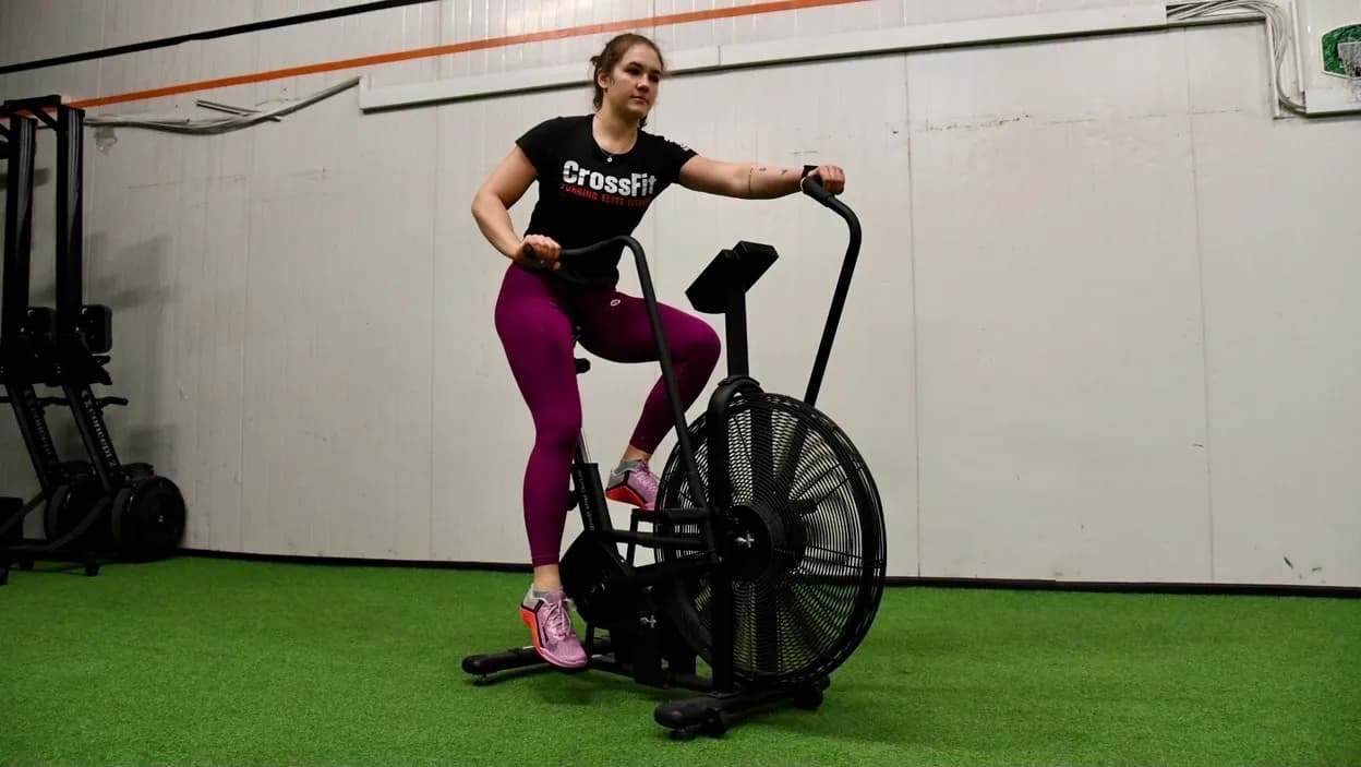 Ile kalorii spala się na CrossFit? Zaskakujące fakty i wskazówki