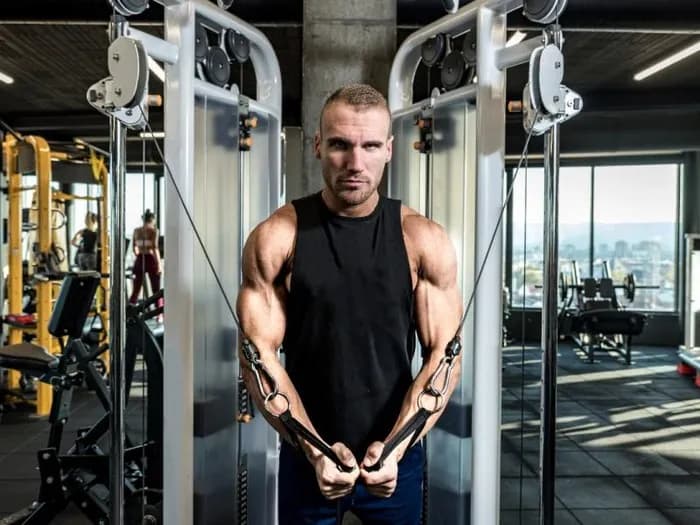 Skuteczne ćwiczenia na klatkę piersiową, które zmienią twoją sylwetkę