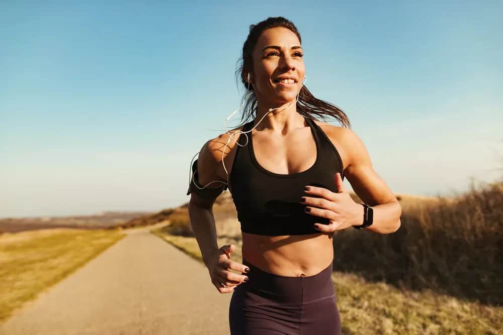 Jak szybciej biegać: sprawdzone techniki, które przyspieszą Twój bieg